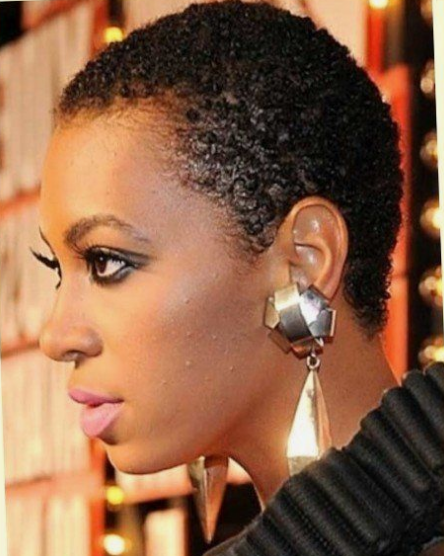 Short double-stranded twist hairstyle